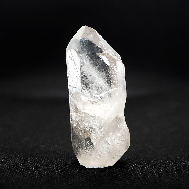 pierre quartz cristal